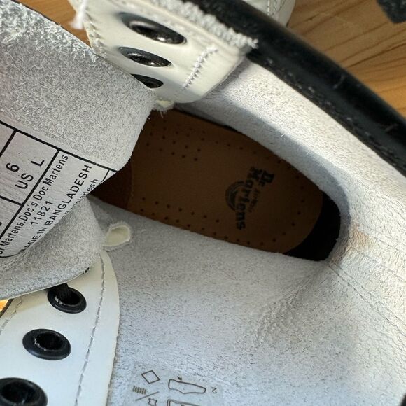 The iconic 1460 8-eye combat boot from Dr. Martens - Picture 4 of 9